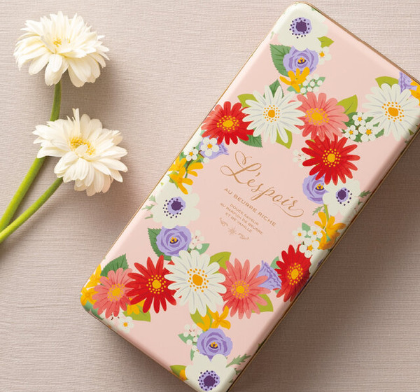 “chiikawa”-collaborates-with-kobe-fugetsudo’s-“lespoir”!-cute-packaging-buried-in-gorgeous-flowers