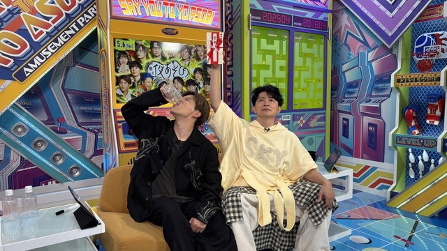 [Photos/Image]Shimono Hiro and Irino Yuzuru are in a state of uproaring studio after the 